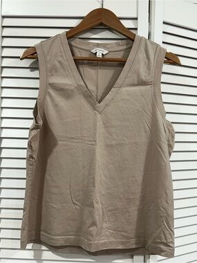 Banana Republic Beige V-Neck Sleeveless Tank